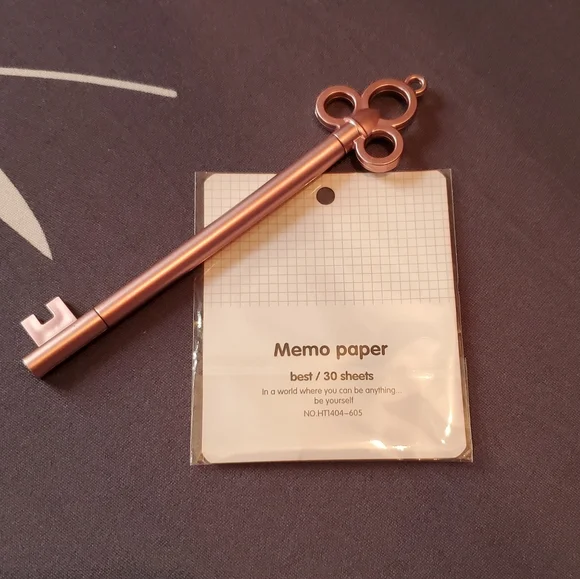 Pink Key-Shaped Pen & Thumbs-Up Memo Pad - Picture 2 of 2